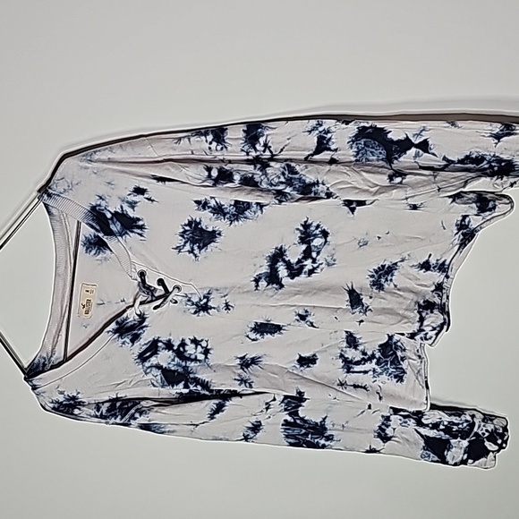 Hollister medium long sleeve shirt - Picture 2 of 6